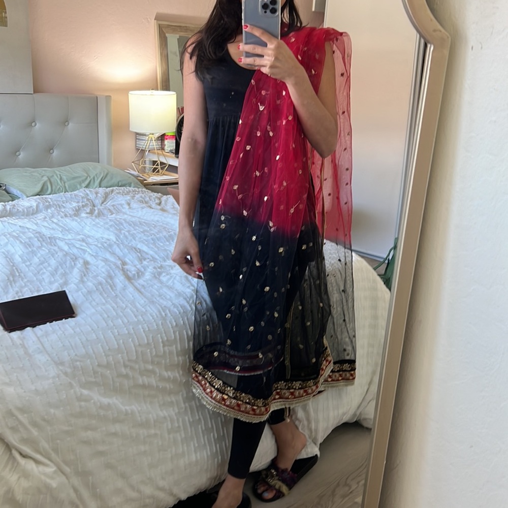 Black /red dupatta - for Indian / Pakistani Suit